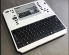 De Evertop PC is een IBM XT-kloon met een batterijlevensduur tot 500 uur en opladen op zonne-energie. (Afbeeldingsbron: ericjenott via Github)