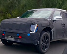 De aankomende elektrische pick-uptruck van Kia is gespot tijdens tests op Amerikaanse snelwegen in aanloop naar de officiële lancering. (Afbeelding bron: KindelAuto op YouTube)