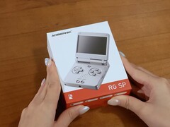 De Anbernic RG SP wordt geleverd in een nieuw ontworpen verkoopverpakking.