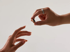 De Gen 3 begint bij $314 met de pre-order korting. Afgebeeld: een promofoto met twee kleuropties van de slimme ring.