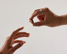 De Gen 3 begint bij $314 met de pre-order korting. Afgebeeld: een promofoto met twee kleuropties van de slimme ring.