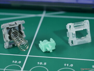 Wooting Lekker Tikken wissel demontage - er zit een dun laagje smeermiddel op de wisselrails, maar niet te veel dat ze traag aanvoelen. (Afbeelding bron: Julian van der Merwe / Notebookcheck)