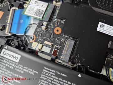 Een tweede, lege SSD-sleuf