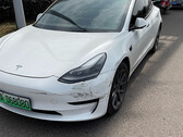 De Model 3 ontsnapte redelijk ongeschonden (afbeelding: Yan Chang/Twitter)