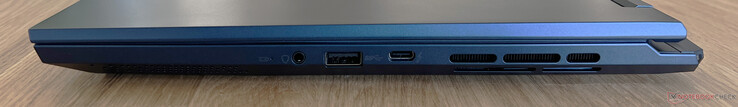 Rechts: 3,5 mm audio-aansluiting, USB-A 3.2 Gen.2 (10 GBit/s), USB-C 4.0 met Thunderbolt 4 (40 GBit/s, DisplayPort ALT-modus, Power Delivery)
