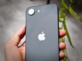 Net als de afgebeelde iPhone 16e biedt de Apple iPhone 17e mogelijk slechts één camera aan de achterkant