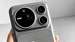 Een vermoedelijk door AI gegenereerde afbeelding van de Honor Magic9 Pro Max, die naar verluidt is uitgerust met een Arri-camera met een vierkante sensor voor de frontcamera.