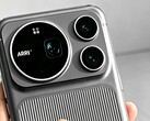 Een vermoedelijk door AI gegenereerde afbeelding van de Honor Magic9 Pro Max, die naar verluidt is uitgerust met een Arri-camera met een vierkante sensor voor de frontcamera.
