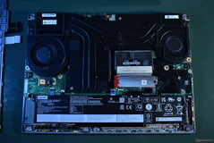 Lenovo ThinkPad P16 Gen 2: Bodemdeksel verwijderd