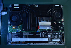 Lenovo ThinkPad P16 Gen 2: Bodemdeksel verwijderd