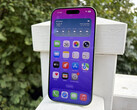 Volgens Apple bereikt het 6,3-inch OLED-paneel van de iPhone 17 een helderheid tot 3.000 nits buitenshuis. (Afb. bron: Notebookcheck)