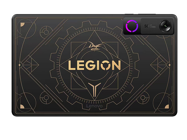 De Legion Y700 Gen 5 Warrior Edition heeft een aangepast ontwerp op de achterkant.