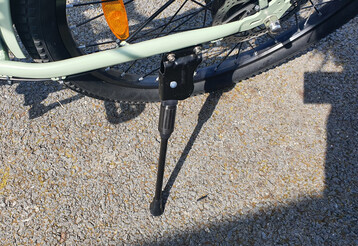 Fietsstandaard biedt zeer goede ondersteuning voor de Touroll B2 e-bike