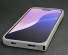 De Obsoless iPh0n3 heeft een nylon ontwerp en een aan de zijkant gemonteerde USB Type-C poort. (Afbeeldingsbron: Ken Pillonel)