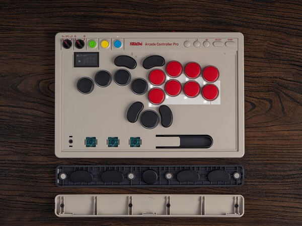 De 8BitDo Arcade Controller kan eenvoudig naar eigen wens worden aangepast.