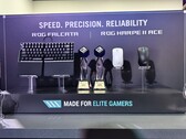 Asus ROG Falcata toetsenbord en Harpe 2 Ace muis zijn getoond op de Computex 2025 (bron: Notebookcheck)