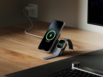 De Kuxiu K1 Ultra powerbank heeft een kickstand voor handsfree gebruik op een bureau. (Foto bron: Kuxiu)