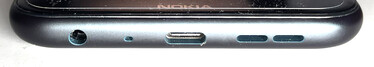 Bodem: 3.5 mm poort, microfoon, USB-C poort, luidspreker