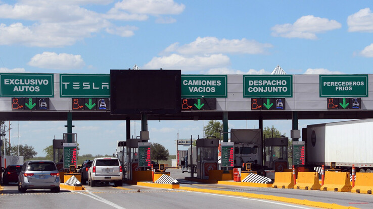 De exclusieve grensovergangen voor Tesla-onderdeelleveranciers op de Colombia-brug (foto: Corporatie voor de ontwikkeling van het grensgebied van Nuevo León/Bloomberg)