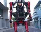 De Unitree GD01 is een bemande mecha robot van ongeveer 11 voet hoog.