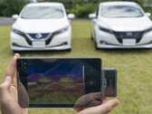 Eén voertuig is behandeld met de koele lak van Nissan, het andere met traditionele autolak. De koele lak heeft aangetoond dat de oppervlaktetemperatuur aan de buitenkant tot 12 graden Celsius lager is en aan de binnenkant tot 5 graden Celsius koeler. (Afbeeldingsbron: Nissan)