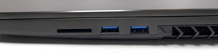 Rechts: SD kaartlezer, 2x USB-A 3.2 Gen. 1