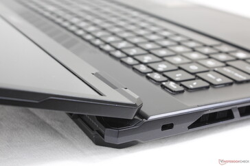 Deksel geopend tot maximale hoek (~170 graden)