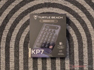 Verkoopverpakking van het Turtle Beach Command Series KP7-toetsenbord.