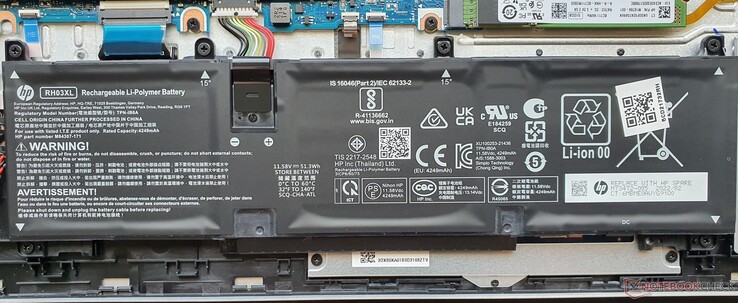 51 Wh batterij. Ook verkrijgbaar met een capaciteit van 43 Wh (~50 gram lichter)
