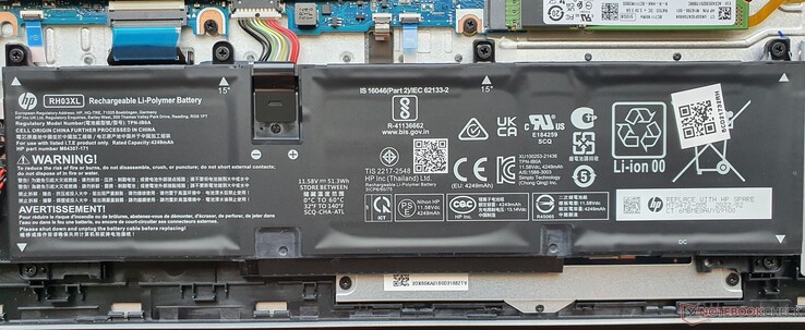 51 Wh batterij. Ook verkrijgbaar met een capaciteit van 43 Wh (~50 gram lichter)