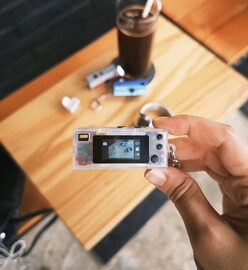 Als het kleine LCD-scherm niet old-school genoeg is, kunt u altijd nog de kleinere zoeker gebruiken (Afbeelding bron: Kodak)