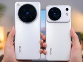 Op de afbeeldingen die momenteel circuleren, zijn de ontwerpverschillen tussen de Vivo X500 Pro-modellen (links) en de Vivo X500 duidelijk te zien.