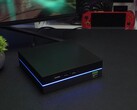 Yohris mini gaming PC met poorten aan de voorkant en LED-lichtstrip (Afbeelding bron: ETA PRIME/YouTube)