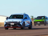 De Hyundai Ioniq 5 N versloeg met gemak de Lamborghini Urus en de andere ICE-auto's in CarExperts' drag and roll races. (Afbeelding bron: CarExpert op YouTube - screenshot)