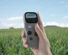 De RC Mini AG is naar DJI's maatstaven een kleine standalone afstandsbediening. (Afbeeldingsbron: DJI)