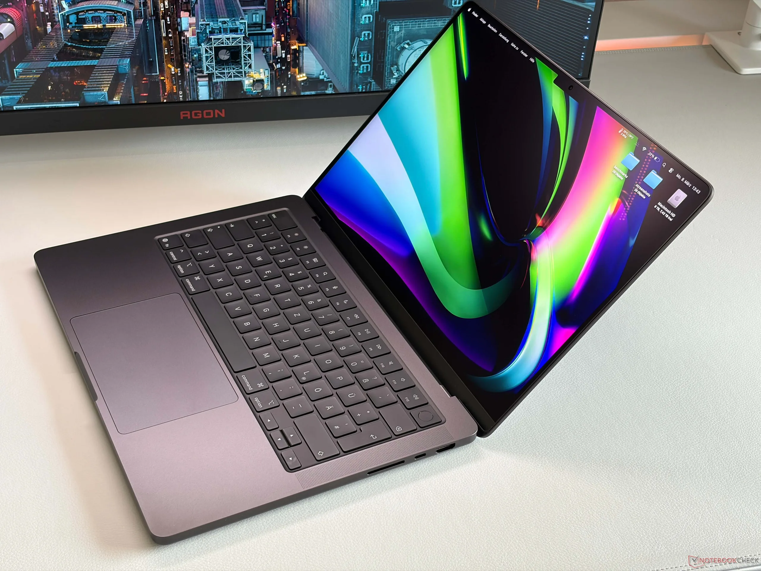 ApplemacBook Pro 14 M5 Max heeft zijn gebreken, maar is nog steeds